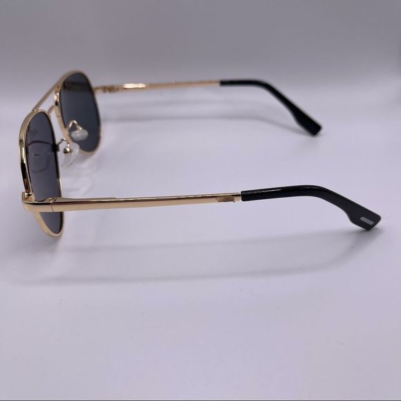 Gold Aviators with Mirrored Polarized Lenses - Picture 6 of 9